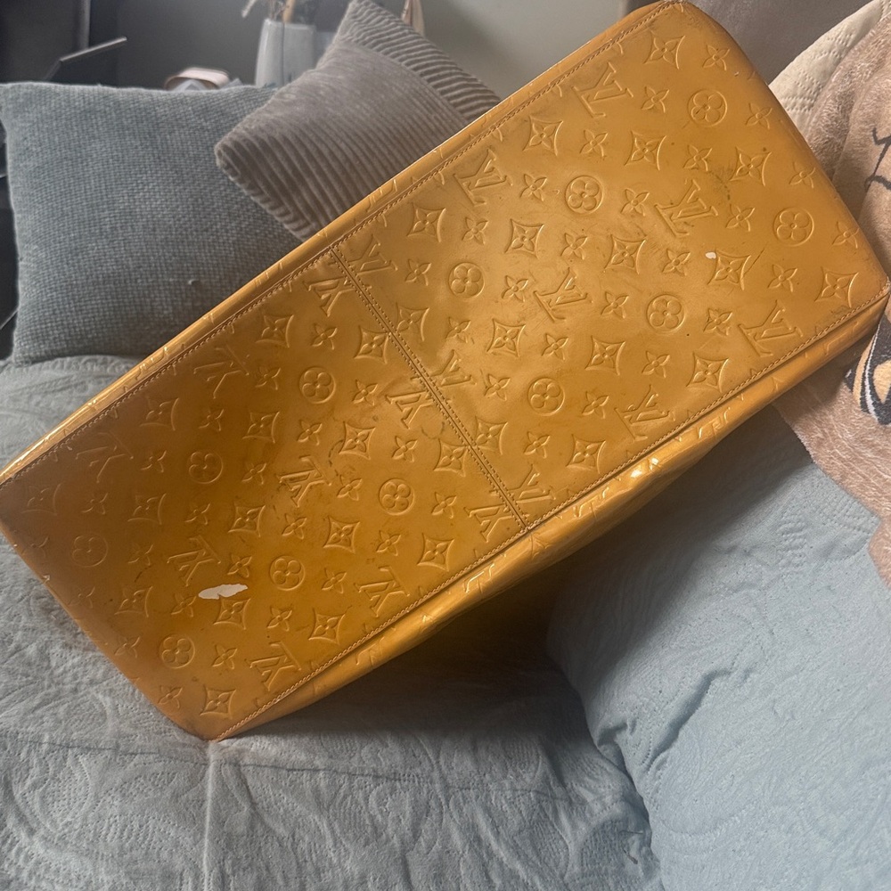 Louis Vuitton Reed GM Tote/
Vernis 2001 Yellow- Preowned w/ callouts - Picture 9 of 11